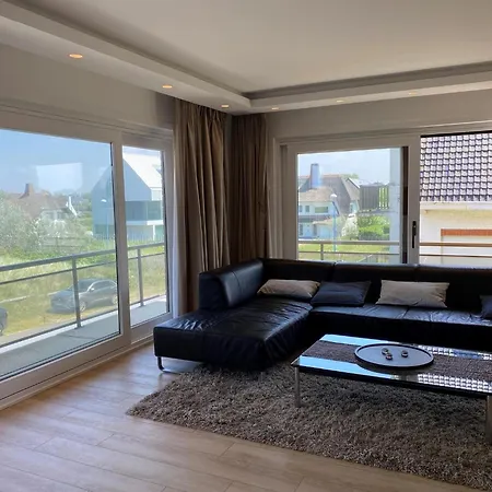 Coastal Family Escape In Groenendijk *