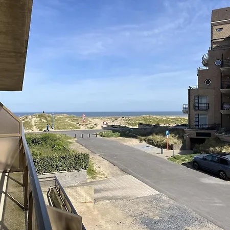 Coastal Family Escape In Groenendijk