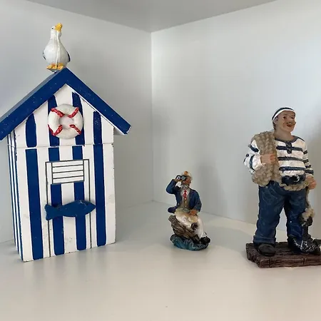 Coastal Family Escape In Groenendijk